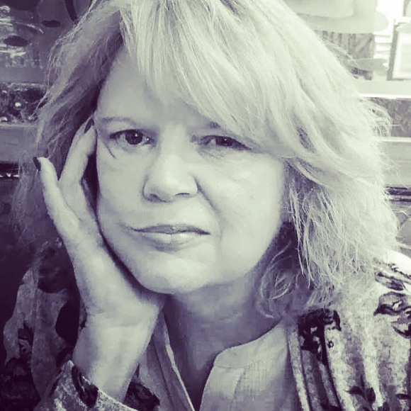 Meet your Posher, Shelia - Picture 1 of 1